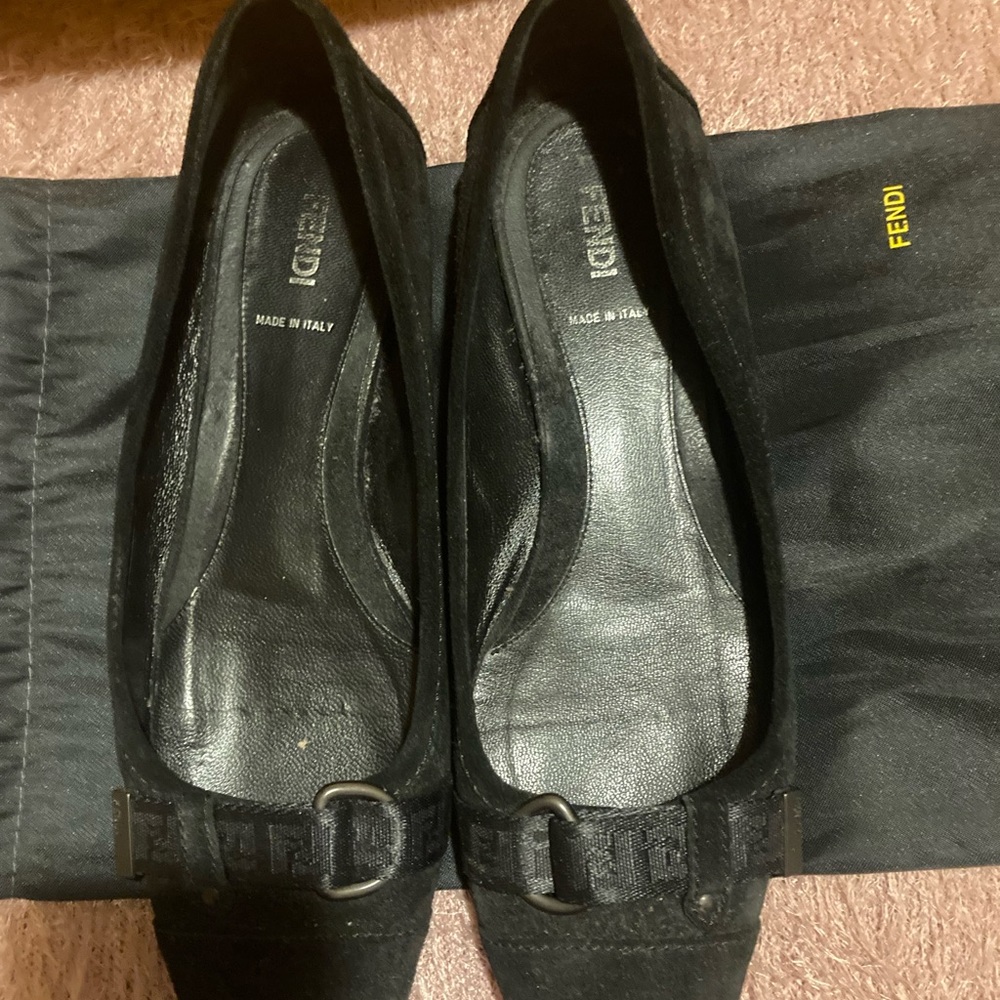💯AUTHENTIC FENDI FLATS